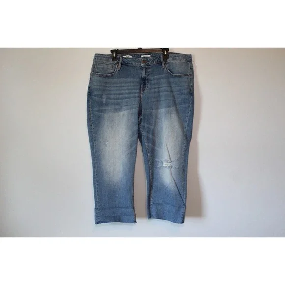 Vigoss Marley Distressed Midrise Cuffed Capri Light Wash Plus Size 22 H14763 - Picture 2 of 14